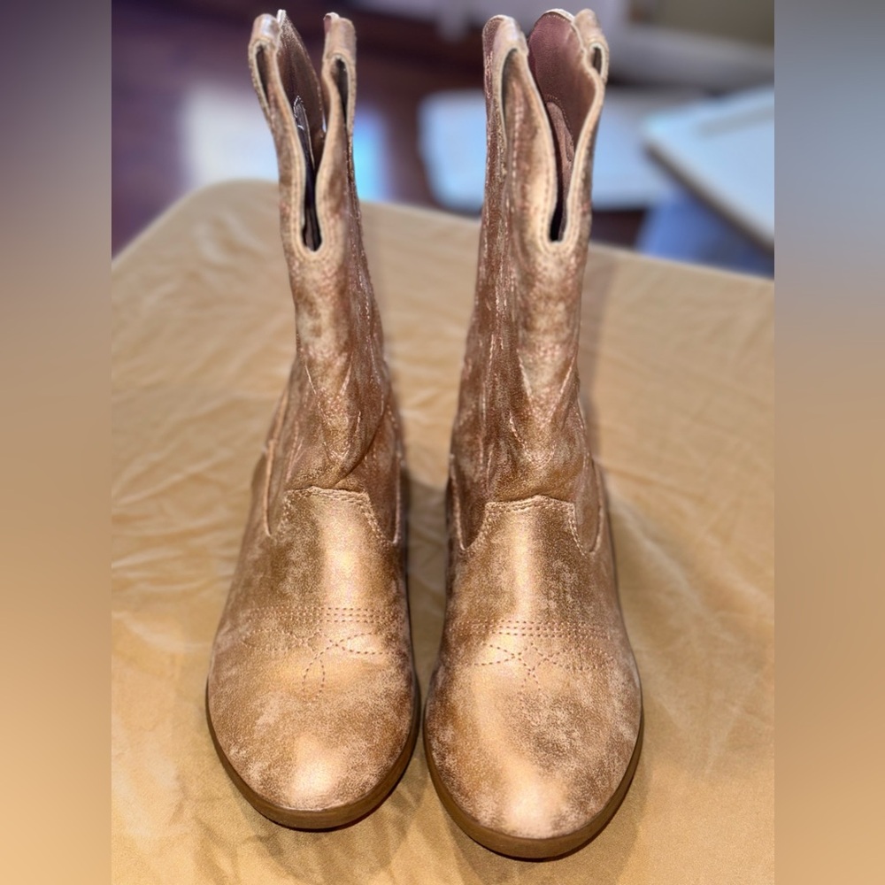 Girls Austin Trading western rose gold boots size 2